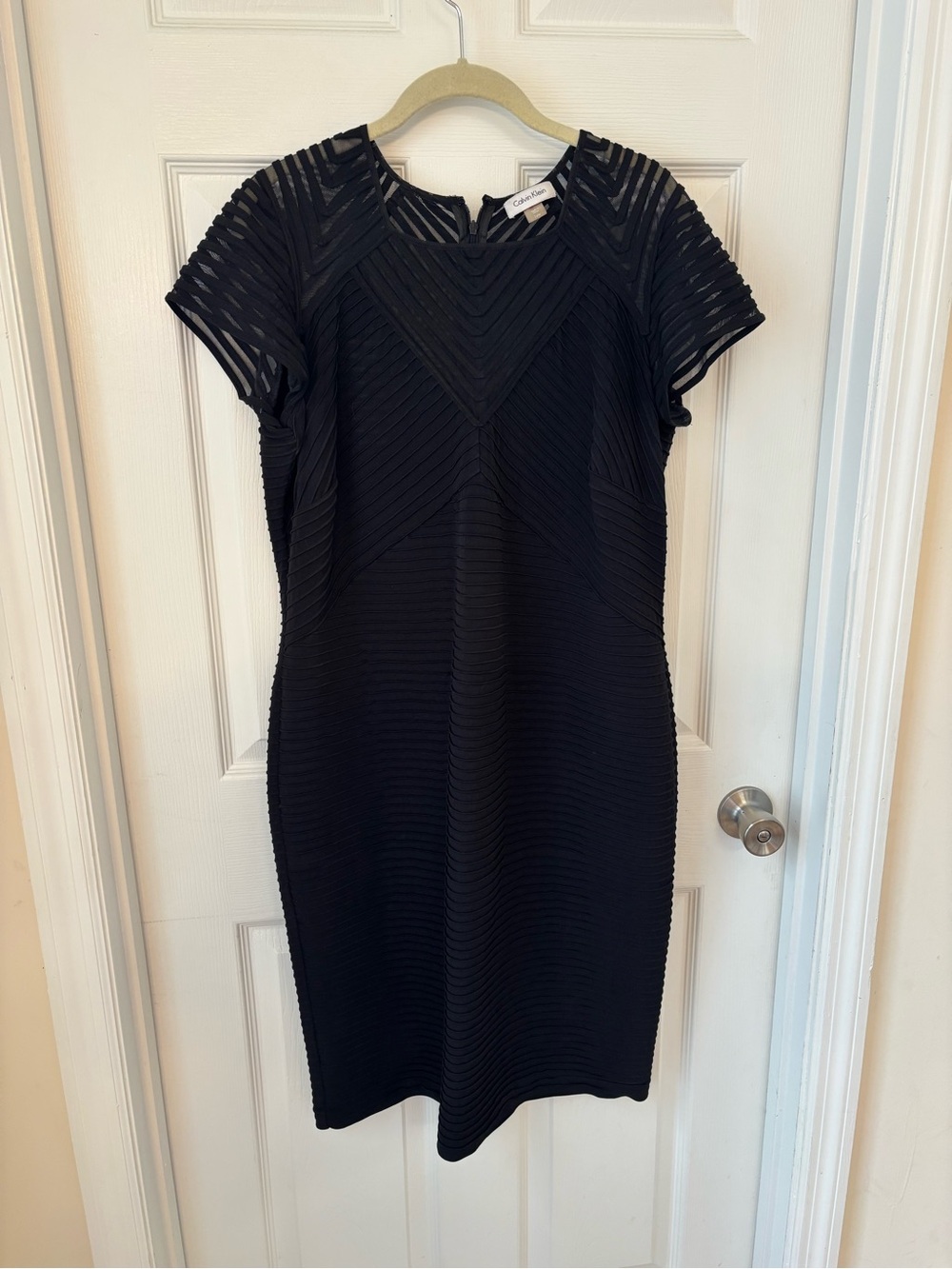 Calvin Klein Black Textured Short Sleeve Sheath Dress with Chevron Detail